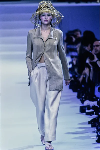 Look 60
